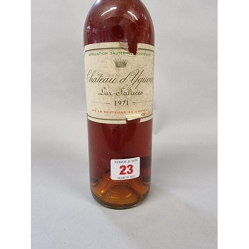 23 - A 75cl bottle of Chateau d'Yquem, 1971, Lur-Saluces.