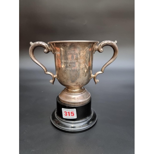 315 - A silver twin handled trophy cup by Walker & Hall, Sheffield 1917, 12.5cm high, 255g.... 