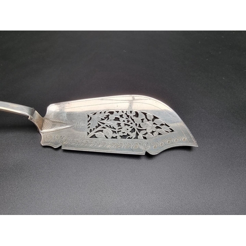 320 - A William IV silver fiddle pattern fish slice, by Phillip Phillips, London 1834, 28cm, 140g.... 