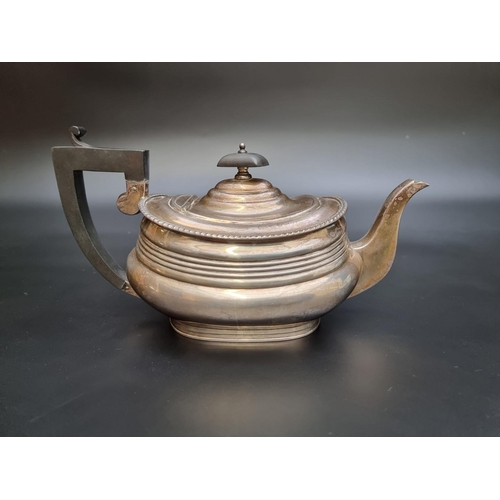 323 - A Georgian style silver teapot by Northern Goldsmiths Co, Birmingham 1927, gross weight 637g.... 