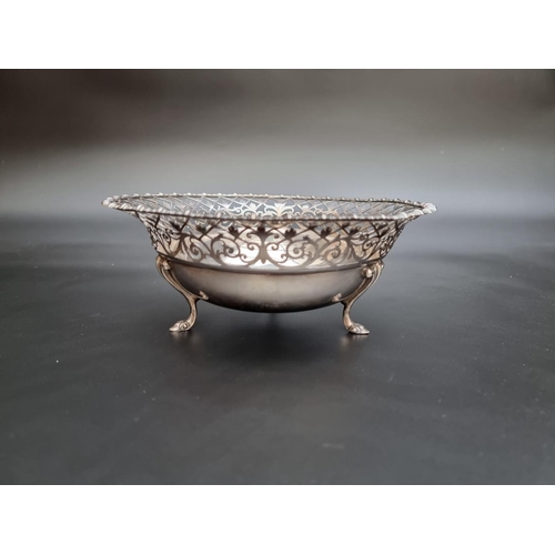 332 - A silver pierced circular fruit bowl,  by James Dixon & Sons Ltd, Sheffield 1901, 20cm diameter,... 