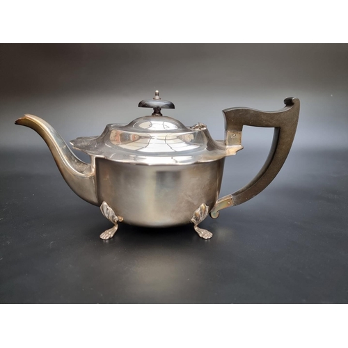 340 - A silver three piece tea set, by Viners, Sheffield 1930, gross weight 1122g.