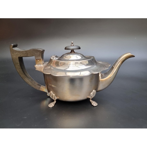 340 - A silver three piece tea set, by Viners, Sheffield 1930, gross weight 1122g.