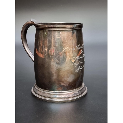 344 - A silver pint tankard, by Atkin Brothers, Sheffield 1944, with RAF presentation inscription, 12.4cm ... 