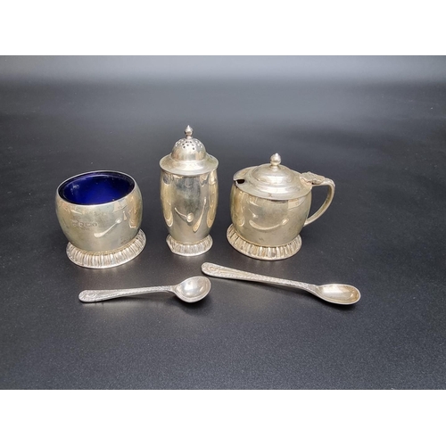 355 - A cased silver cruet set by Garrard & Co, Sheffield 1964, 190g.