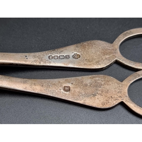 356 - A pair of silver grape scissors by W Hutton & Sons Ltd, Sheffield 1960, 17cm, 129g.... 