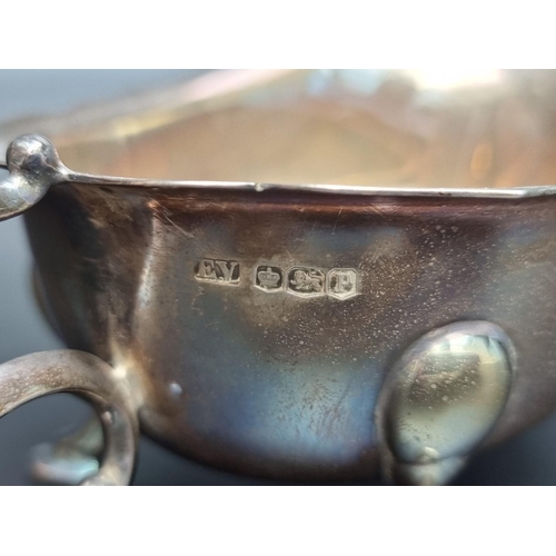 359 - WITHDRAWN FROM SALE A silver sauce boat by Viners, Sheffield 1932, 274g.... 