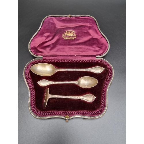 364 - An Edwardian cased silver childs' three piece feeding set, by Hamilton & Inches, Edinburgh 1907,... 