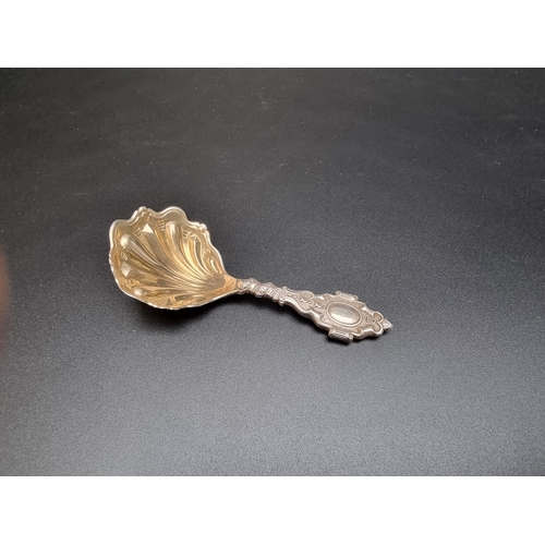 392 - A Victorian silver shell caddy spoon, by Francis Higgins, London 1886, 25g.