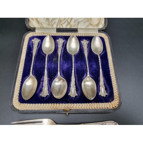 399 - A cased set of six silver teaspoons, by Edward Barnard & Sons Ltd, London 1901; together with th... 