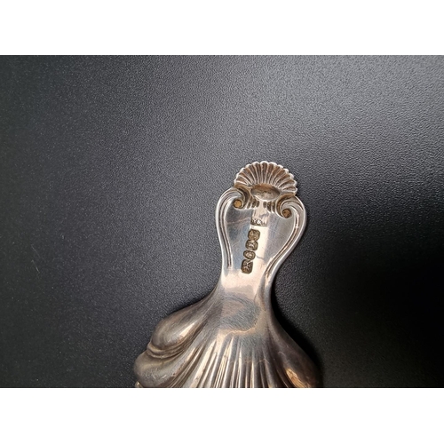 406 - A Victorian silver shell caddy spoon, by Yapp & Woodward, Birmingham 1846, 16.4g.... 