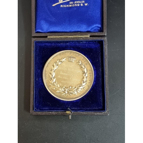 822 - Medals: a cased Victorian Richmond Horticultural Society medal, 5cm diameter.