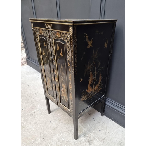 1044 - A vintage chinoiserie side cabinet, 47.5cm wide. 