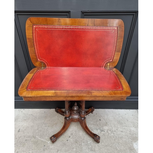 1061 - A Victorian walnut and inlaid card table, with swivel top, 92.5cm wide. 