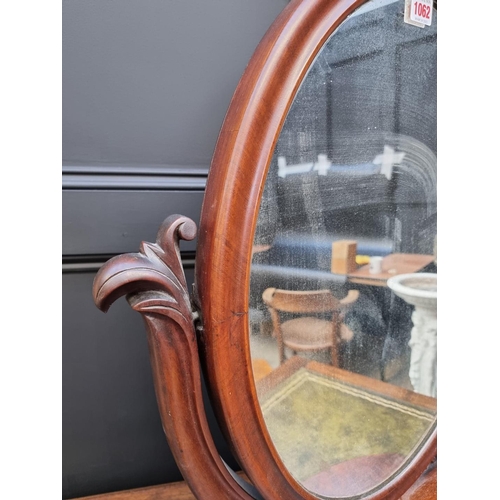 1062 - A Victorian mahogany toilet mirror, 66cm wide. 