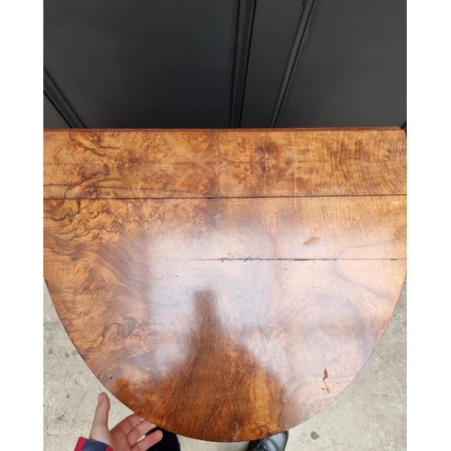 1072 - A Victorian figured walnut Sutherland table, 76cm wide.