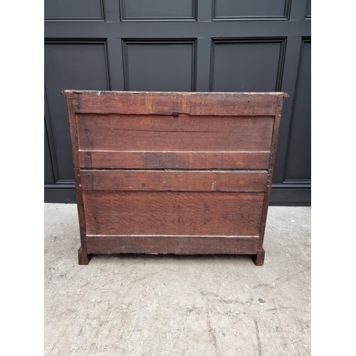 1079 - A George I walnut and crossbanded chest of drawers, 93.5cm wide. 