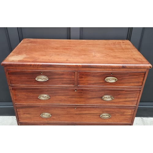 1084 - A George III mahogany chest of drawers, 104cm wide. 