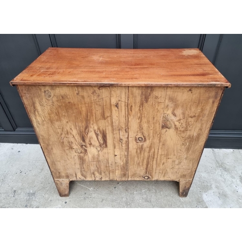 1084 - A George III mahogany chest of drawers, 104cm wide. 