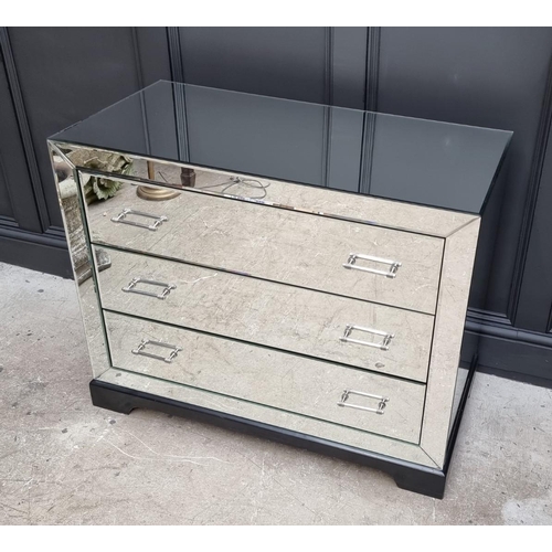 1102 - A contemporary mirrored chest of drawers. 101cm wide. 