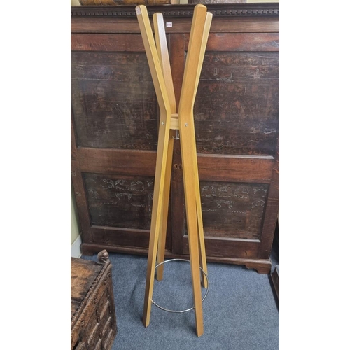 1127 - A contemporary pale oak hat and coat stand, 178cm high.