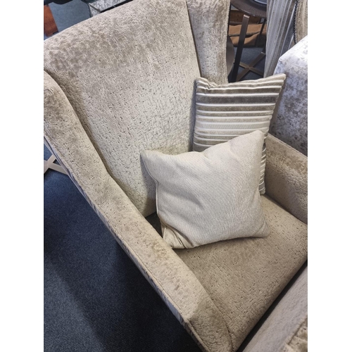 1136 - A contemporary two seater settee, 194cm wide. En-suite with the previous lot. ... 