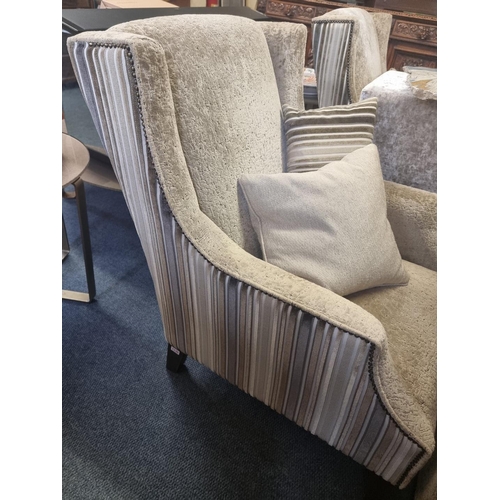 1136 - A contemporary two seater settee, 194cm wide. En-suite with the previous lot. ... 