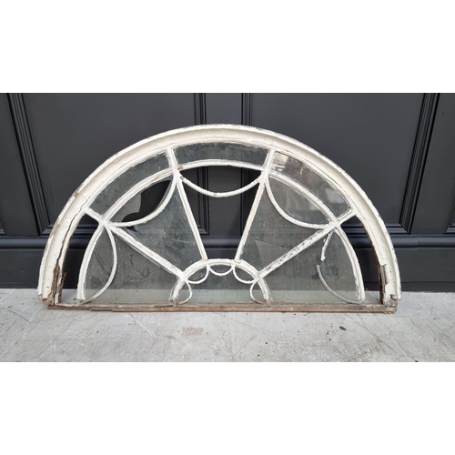 1271 - An antique white painted fan light, 50 x 97cm.