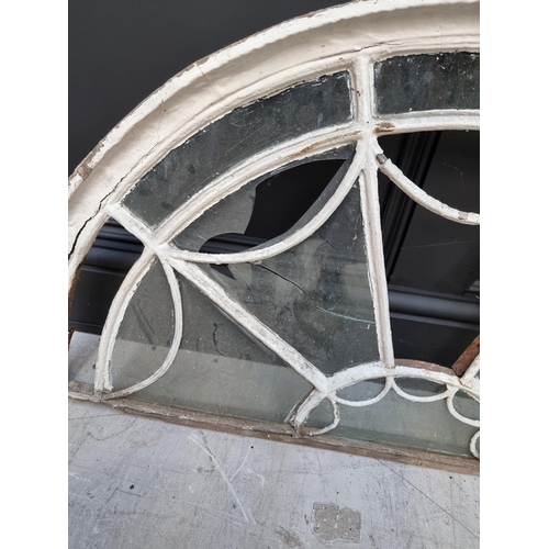 1271 - An antique white painted fan light, 50 x 97cm.