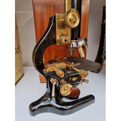 1273 - A 1930s W R Prior microscope, in mahogany case.