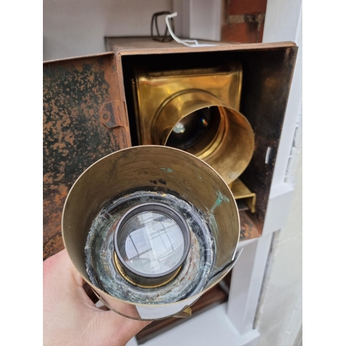 1281 - A Victorian magic lantern, in box.   