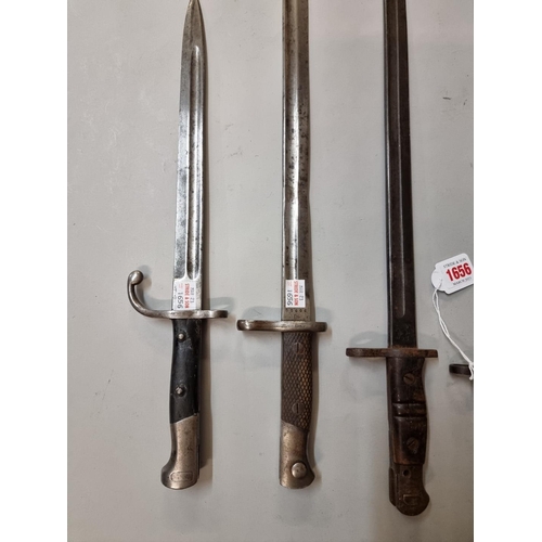 1656 - Five old bayonets, to include two US 1917 pattern bayonets by Remington; a Spanish bayonet; and a cr... 