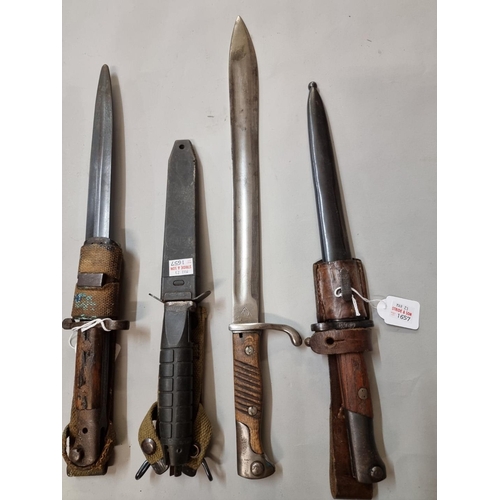 1656 - Five old bayonets, to include two US 1917 pattern bayonets by Remington; a Spanish bayonet; and a cr... 