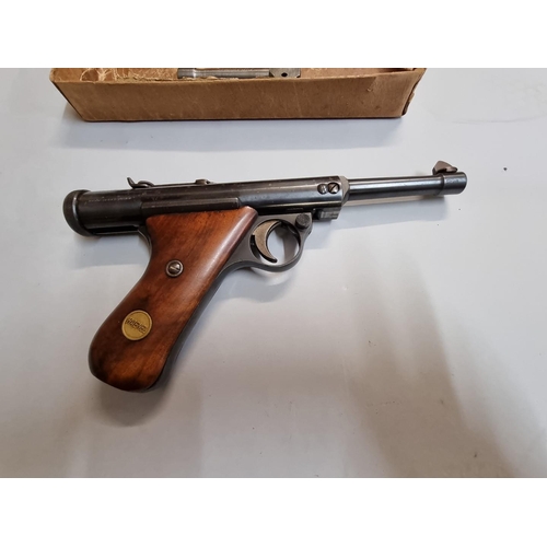 1662 - A Haenel Model 28 interchangeable barrel air pistol, No.10452, with .177 and .22 cal barrels, b... 