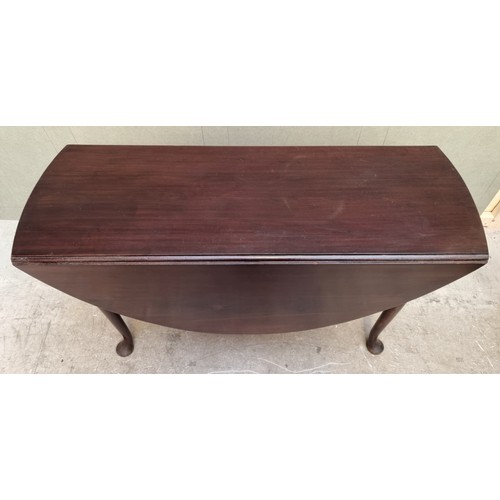 1150 - An 18th century mahogany drop leaf table, 120.5cm long x 134cm when open. (repairs and replacements ... 