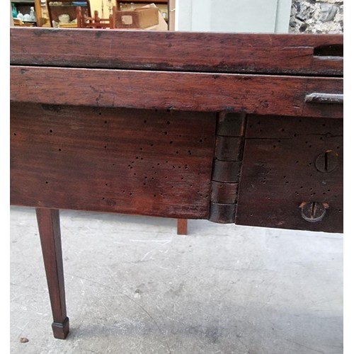 1151 - A George III mahogany tea table, 91.5cm wide, (rear legs warped).