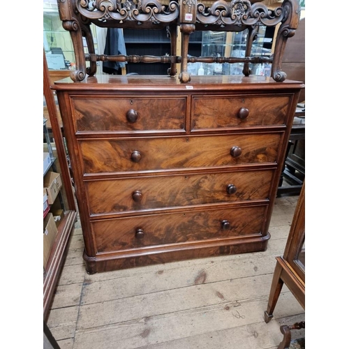 1066 - A Victorian figured mahogany chest of drawers, 123cm wide.  