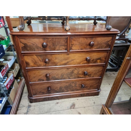 1066 - A Victorian figured mahogany chest of drawers, 123cm wide.  