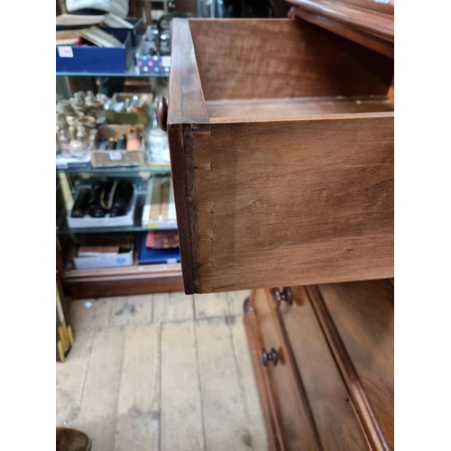 1066 - A Victorian figured mahogany chest of drawers, 123cm wide.  