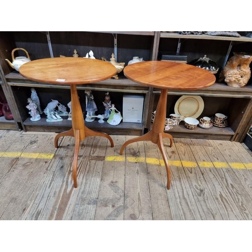 1075 - A pair of Shaker style cherry wood tripod tables, 45.5cm diameter. 