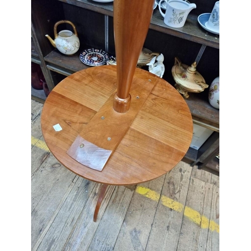 1075 - A pair of Shaker style cherry wood tripod tables, 45.5cm diameter. 