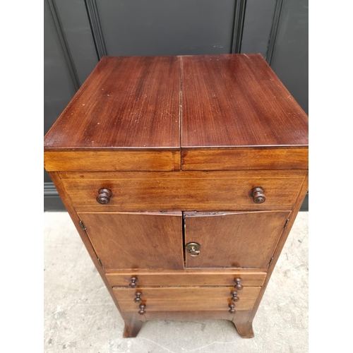 1027 - A George III mahogany and line inlaid wash stand, enclosing a rising mirror, 45cm wide.... 