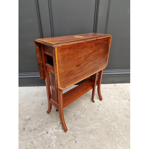 1032 - An Edwardian mahogany and inlaid Sutherland table, 61cm wide. 