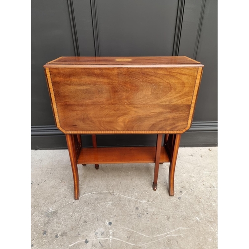 1032 - An Edwardian mahogany and inlaid Sutherland table, 61cm wide. 