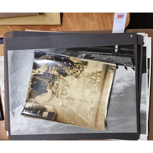 202 - ART PHOTOGRAPHY: collection of 34 silver gelatin photographs, largely mid-c20 period with a few... 