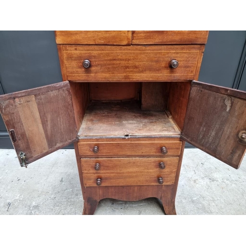 1027 - A George III mahogany and line inlaid wash stand, enclosing a rising mirror, 45cm wide.... 