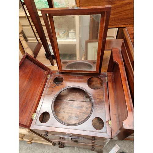 1027 - A George III mahogany and line inlaid wash stand, enclosing a rising mirror, 45cm wide.... 