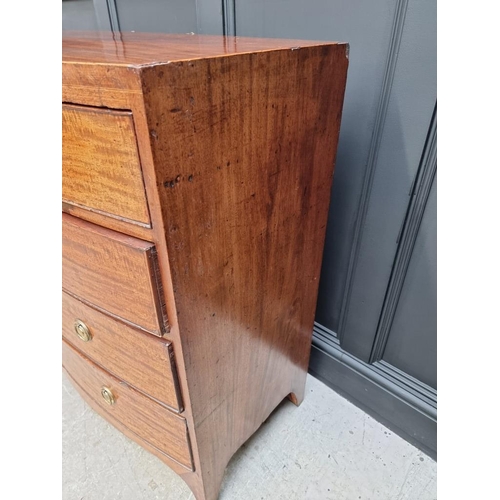 1043 - A George III mahogany and line inlaid bowfront chest of drawers, 105cm wide. 