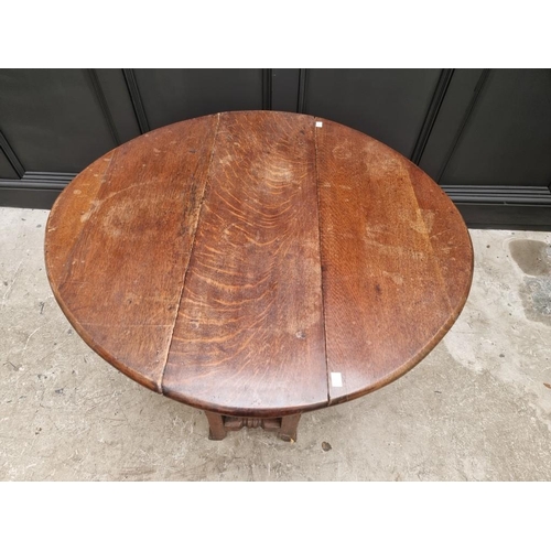 1050 - An antique oak gateleg table, 89cm wide. 