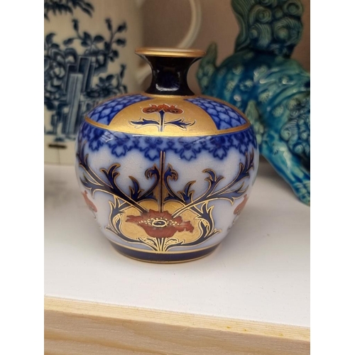 1292 - A mixed group of ceramics, to include two Chinese blue and white moon flasks, 16.5cm high; and a Vic... 